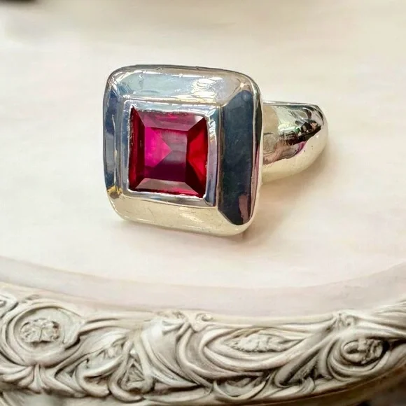 Vintage Signed Ruby Sterling Silver Ring (6.5/9g) - Picture 4 of 15
